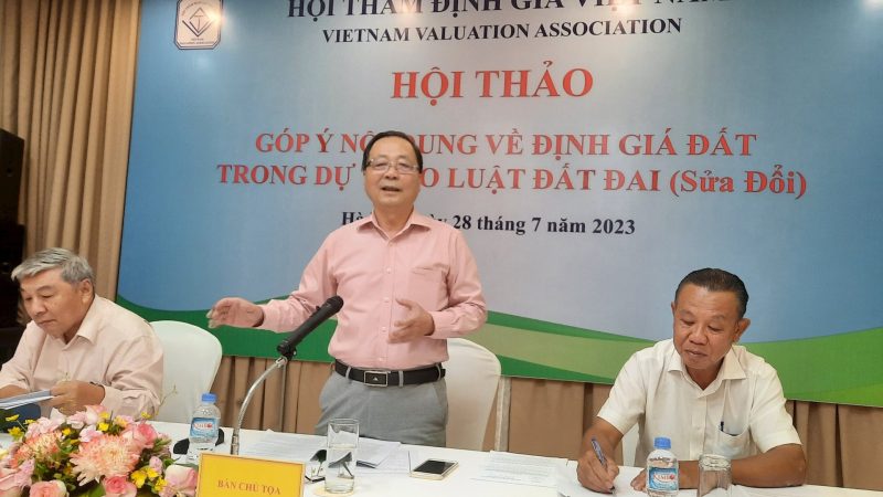 Doanh nghiệp thẩm định giá và khách hàng thẩm định giá có mối quan hệ như thế nào thì không được thực hiện thẩm định giá?
