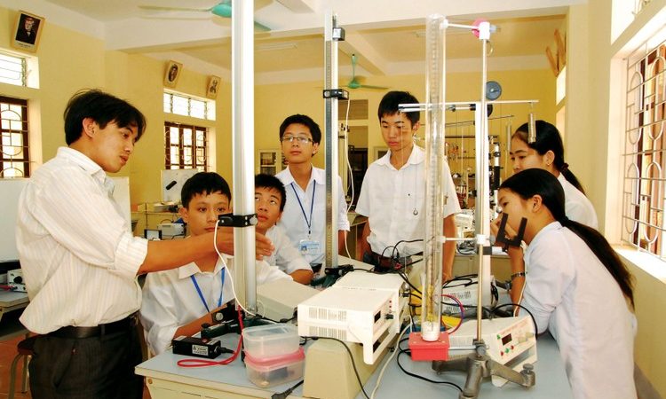 Mua sắm thiết bị giáo dục phổ thông: Chậm trễ do đâu?